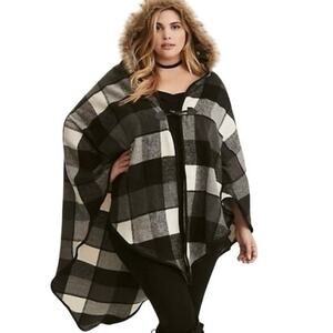 Torrid buffalo plaid poncho cape faux fur hooded black grey flannel fleece Large